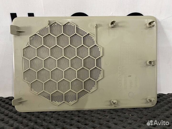 Накладка (сетка) динамика Volvo FH4 82382234