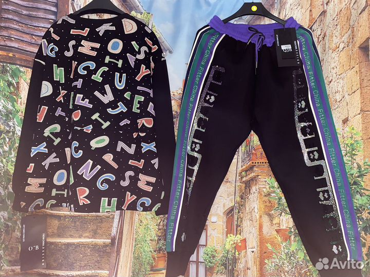 Новый костюм в стразах 52-54 р