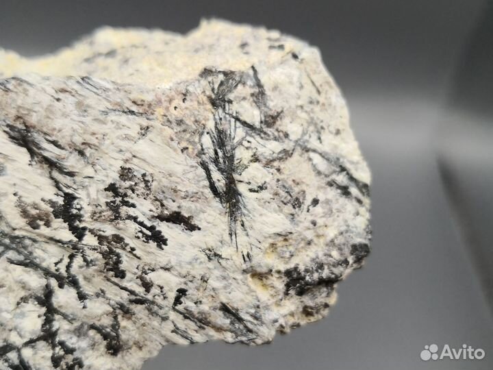 Минерал Людвигит