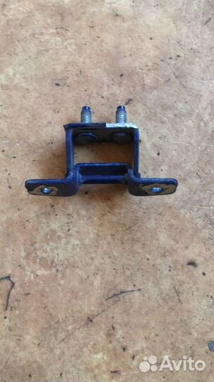 Петля двери багажника Kia Ceed 2007-2012