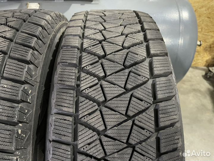 Bridgestone Blizzak DM-V2 225/65 R17 102Q