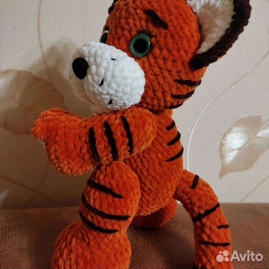 Вязанная игрушка тигр