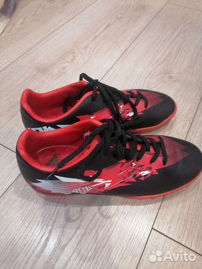 Футбольные бутсы