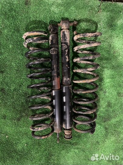 Задние стрйки витара трекер