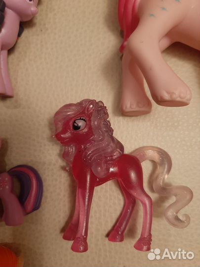 Коллекция фигурок пони и лошадок