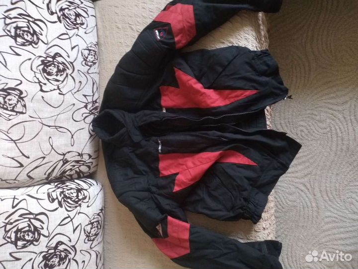 Мотокуртка Съёмная защита плеч, локтей и спины