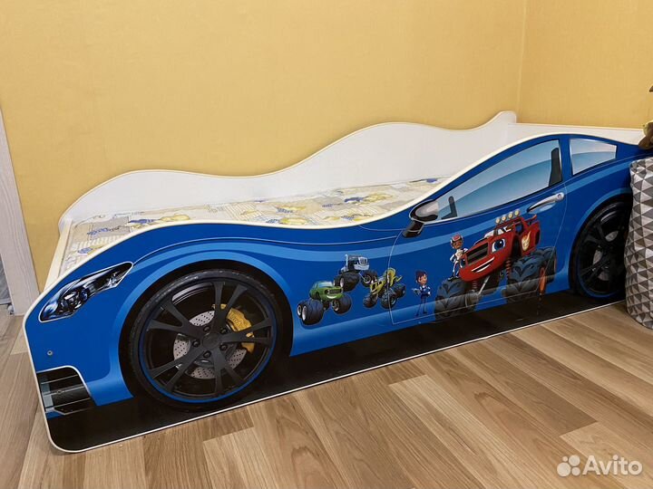 Детская кровать машинка