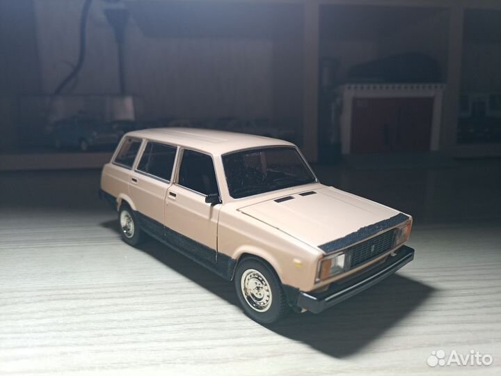 Модель автомобиля ваз-2104 (1:24)