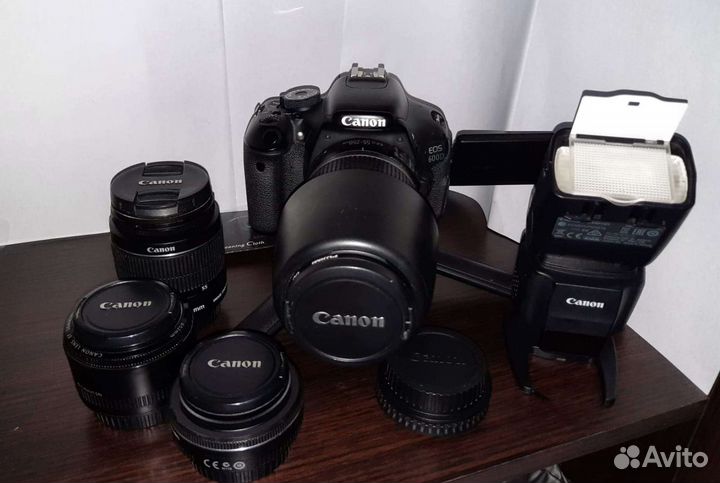 Зеркальный фотоаппарат в сборе 600D