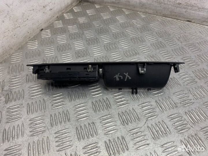 Блок управления стеклоподъемниками передний левый