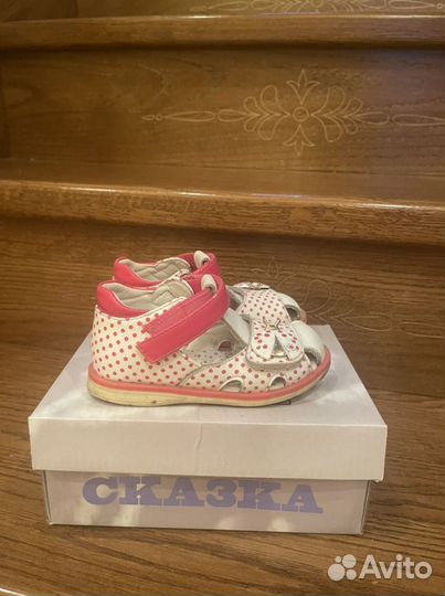 Босоножки для девочки 23