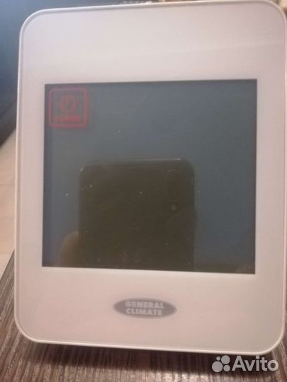 Комнатный термостат с сенсорным дисплеем