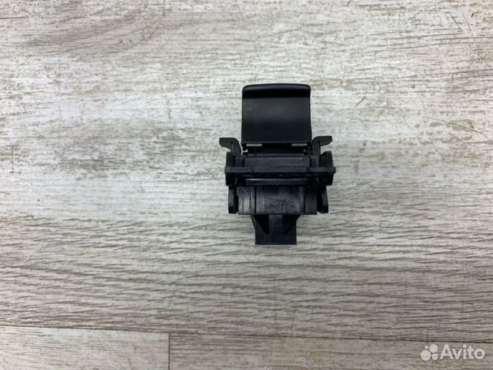 Кнопка стояночного тормоза Opel Insignia седан