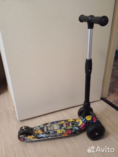 Самокат детский 3х колесный (светящиеся колеса)