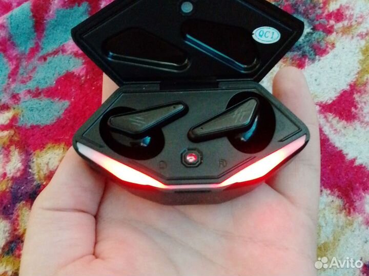Беспроводные наушникив хорошем состоянии громкие