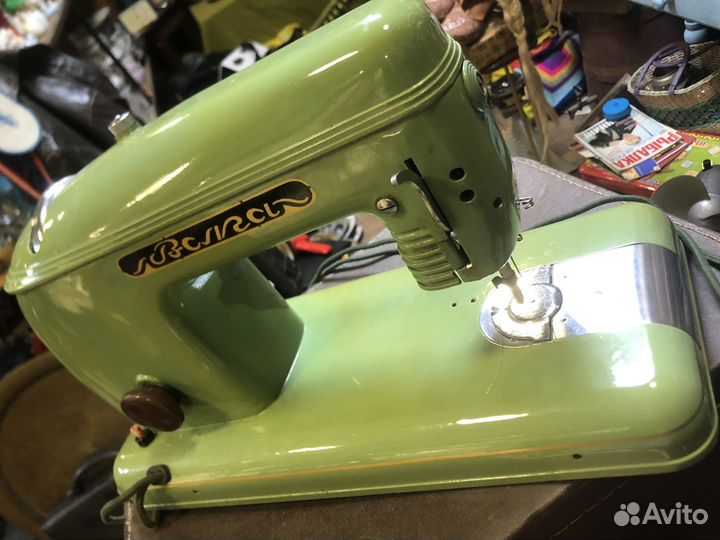 Швейная машинка Волга 1950 года