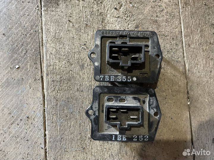 Резистор вентилятора отопителя печки салона Сузуки