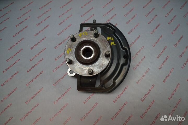 Nissan 40011-AU000 Кулак поворотный левый