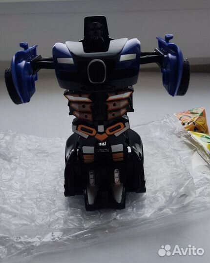 Новый автобот, робот-трансформер Бугатти