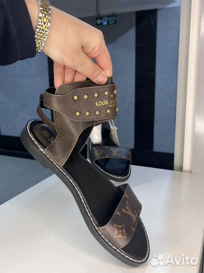 Босоножки LV