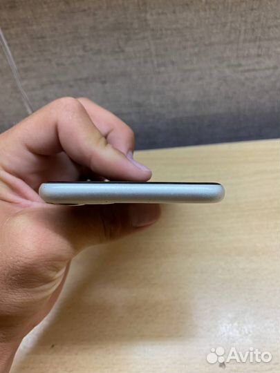 Телефон iPhone 11