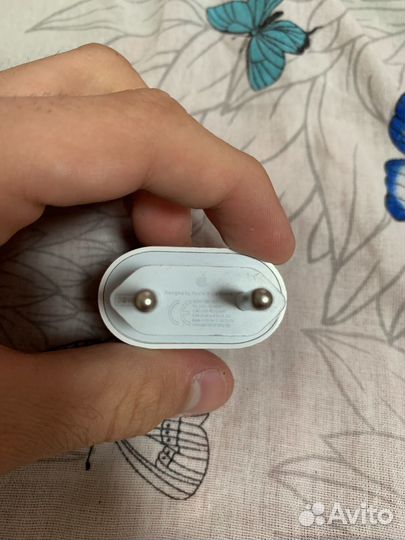 Оригинальная зарядка на iPhone