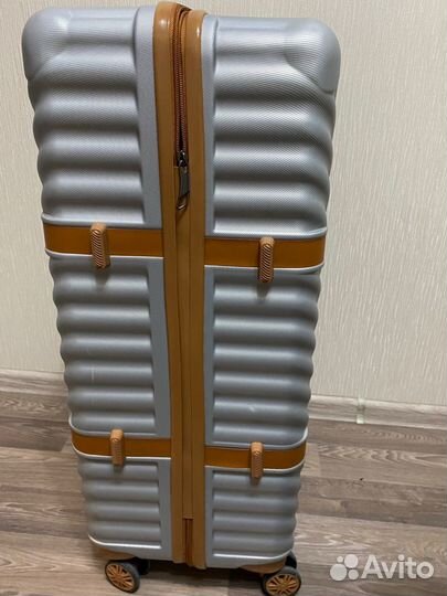 Чемодан на колесах National, L, 90 литров