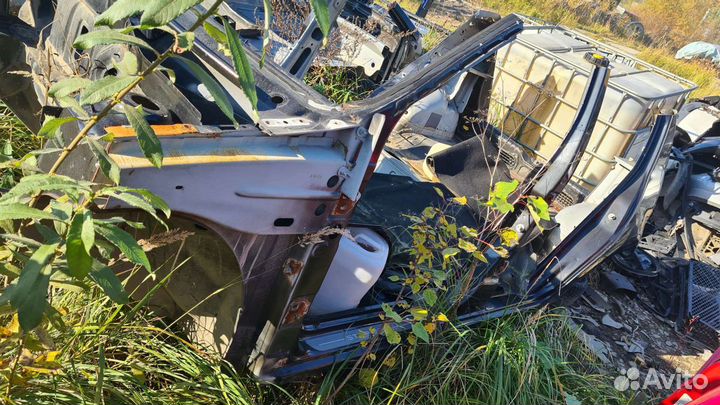 Задняя часть Renault Sandero Stepway 2011