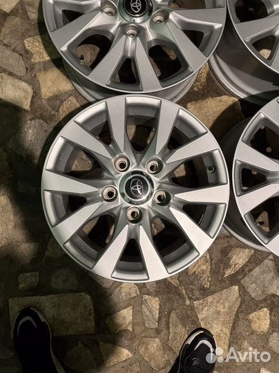 R18 Toyota Land Cruiser 200 оригинал