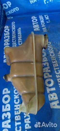 Бачок расширительный Mercedes-Benz W124 седан