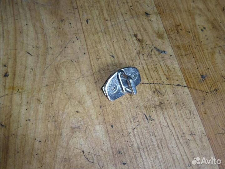 Ответная часть замка двери Volkswagen Golf IV/Bor