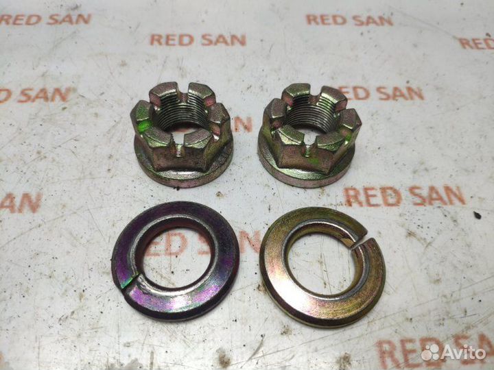 Гайка ступицы задняя Mitsubishi Pajero 3 V78W 4M41