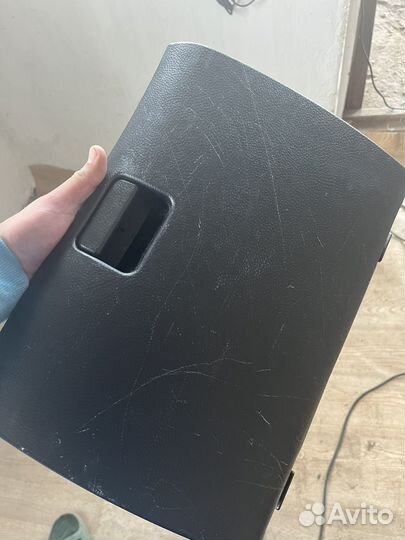 Продам бардачок lancer 9 1.6