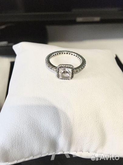 Браслет, кольца Pandora