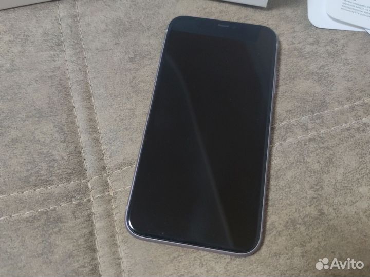 Телефон iPhone 11