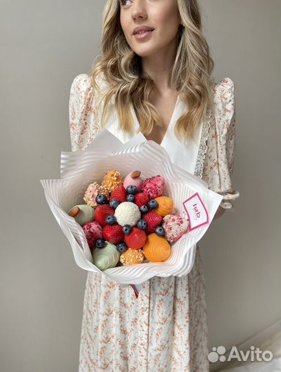 Боксы из клубники и цветов