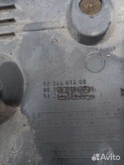 Декоративная крышка двигателя Citroen Berlingo m59