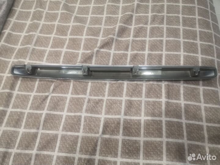 Накладка грышки багажника приора