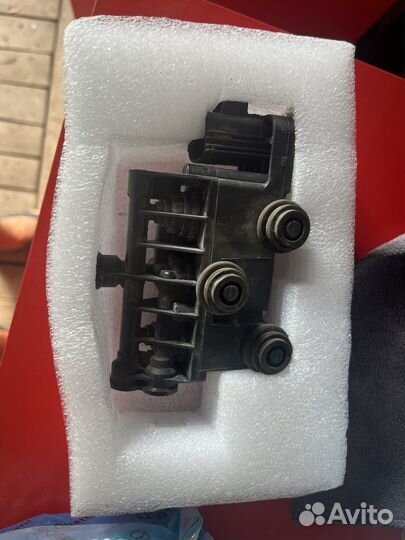 Блок клапанов пневмоподвески Range Rover Sport