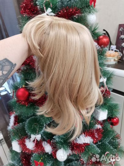 Парик блонд микс карэ