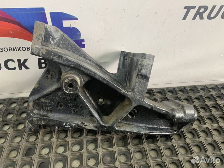 Кронштейн переднего бампера Scania 5-series