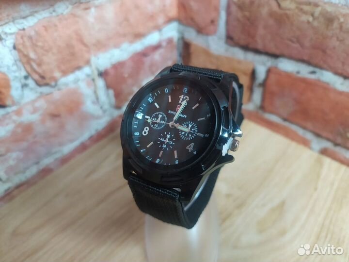 Часы наручные Swiss Army с ремешком из ткани
