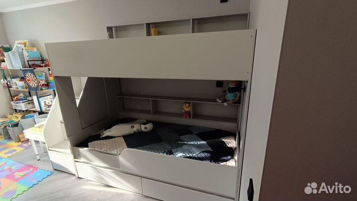 Двухъярусная кровать