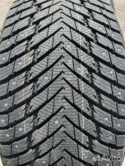 Grenlander Icedefensor Stud II 275/35 R20 114T