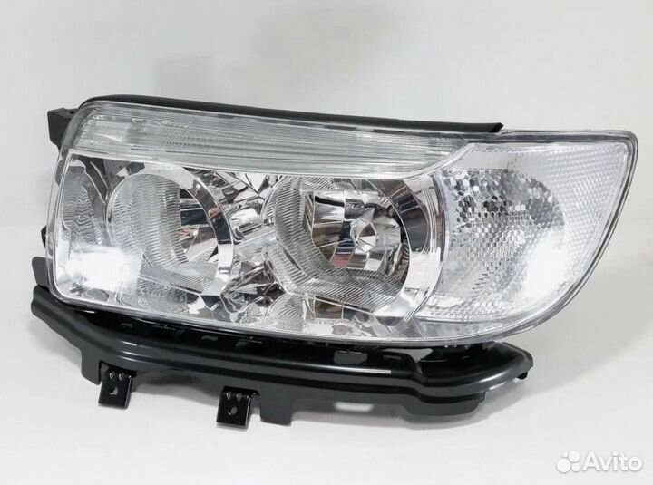 Фара левая Subaru Forester SG 05-08