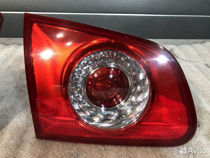 Фонари с крышки багажника на VW Passat B6 авант