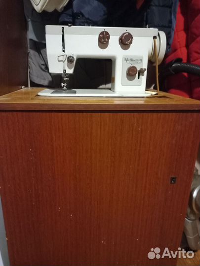 Швейная машина Чайка 143