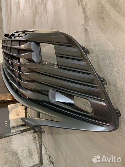 Решетка переднего бампера toyota Camry 70