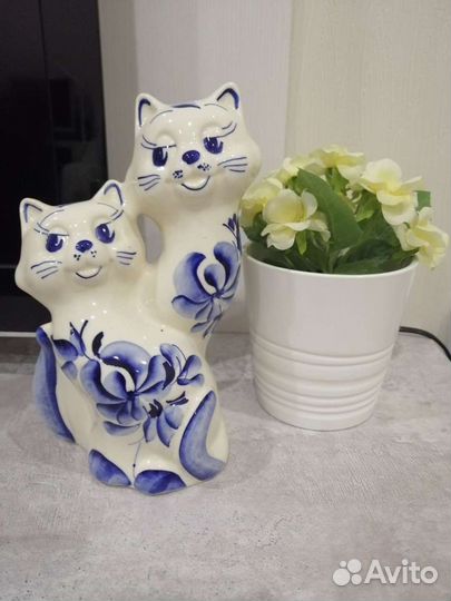 Декоративная статуэтка