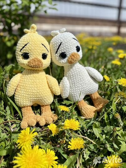 Вязаная игрушка Гусёнок